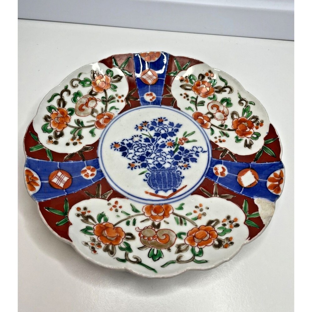 Antique Japanese Asian Imari Hand Painted Porcelain Scalloped Edge Plate 8.5”